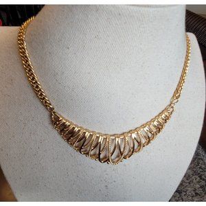 Vintage Textured Lace Scalloped Gold Necklace